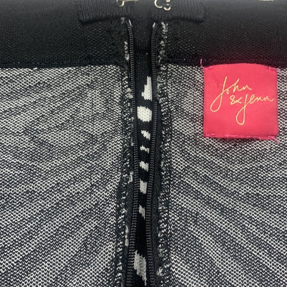 EUC🌸John & Jenn Zebra Print Knitwear Skirt - Picture 14 of 17